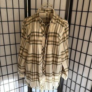 Plaid Button-Up Shirt - L